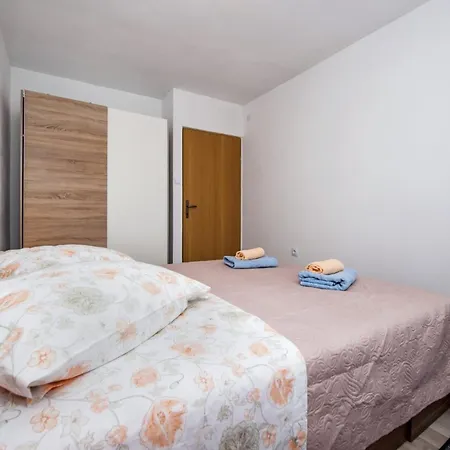 Holiday home Family Friendly House With A Swimming Pool Smoljanci, Istria - Sredisnja Istra - 20873 Svetvincenat