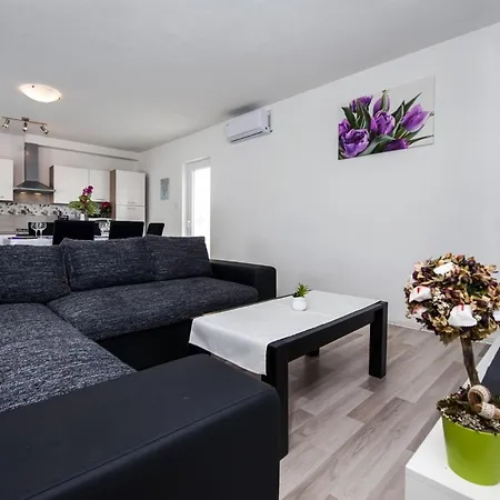 Family Friendly House With A Swimming Pool Smoljanci, Istria - Sredisnja Istra - 20873 Holiday home Svetvincenat
